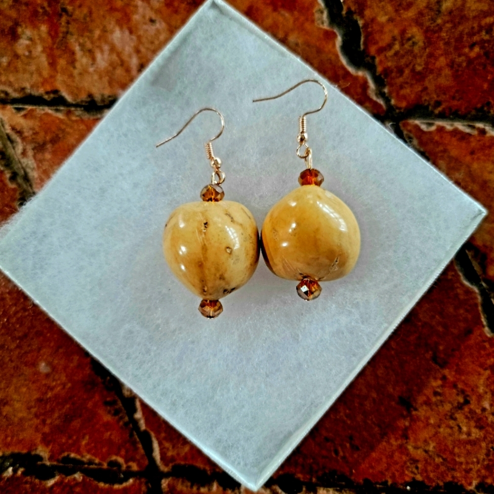 CRYSTAL BEAD HAWAIIAN  NIPOLI POLISHED BEAD FRENCH HOOK HYPERALLERGENIC EARRINGS